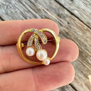 Vintage Jewelry Gold Tone Faux Pearl Brooch Pin Simple Design